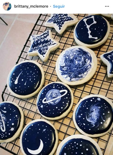 Space Cupcake Ideas, Birthday Cookies Aesthetic, Starry Night Cookies, Space Decorated Cookies, 18th Cookies, Moon Themed Food, Solar Eclipse Cookies, Galaxy Themed Food, Constellation Cookies