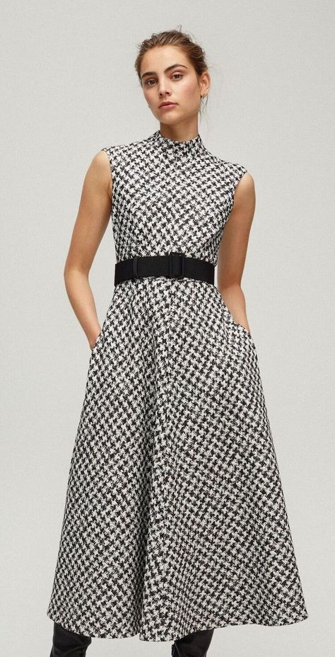 Sleveless Dress, Working Dresses, Carolina Herrera Dresses, Dressy Casual Outfits, Elegant Dresses Classy, Houndstooth Dress, Fashionista Clothes, Vestidos Vintage, Jacquard Dress