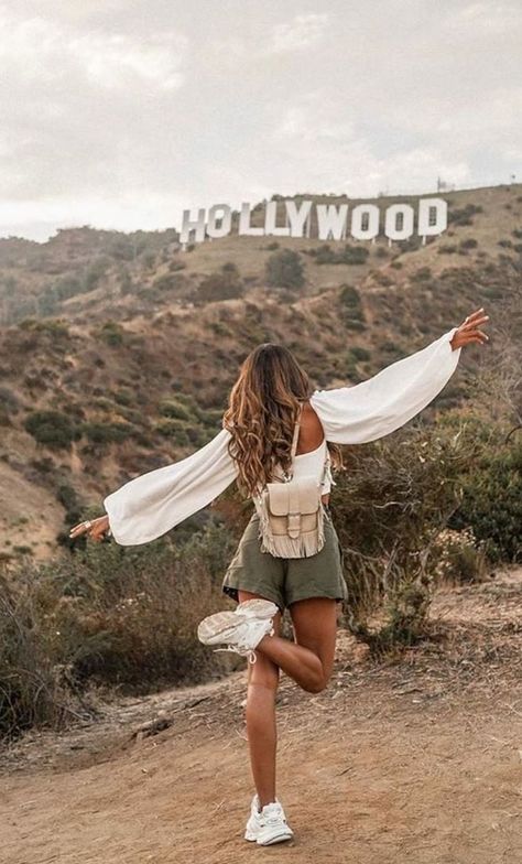 Top 10 Fun & Amazing Vacation Spots For Teenagers | Travel Ideas & Travel Guide Los Angeles Aesthetic Outfit, La Outfit, Los Angeles Pictures, Los Angeles Travel Guide, California Pictures, Los Angeles Aesthetic, Los Angeles Photography, Los Angeles Travel, California Outfits