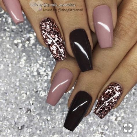 Nail Art Yellow, Rose Gold Nails Acrylic, Rose Gold Nail Art, Rose Gold Nails Design, Gold Acrylic Nails, Nails With Glitter, Mauve Nails, Gold Nail Designs, Gold Nail Art