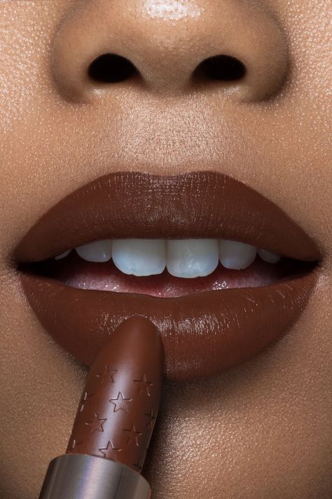 Lipstick Shades For Brown Skin, Dark Lipstick Shades, Lipstick Ideas, Brown Lips, Cleopatra Beauty Secrets, Perfect Lip Color, Hello Stranger, Beauty Hacks Lips, Lipstick Kit