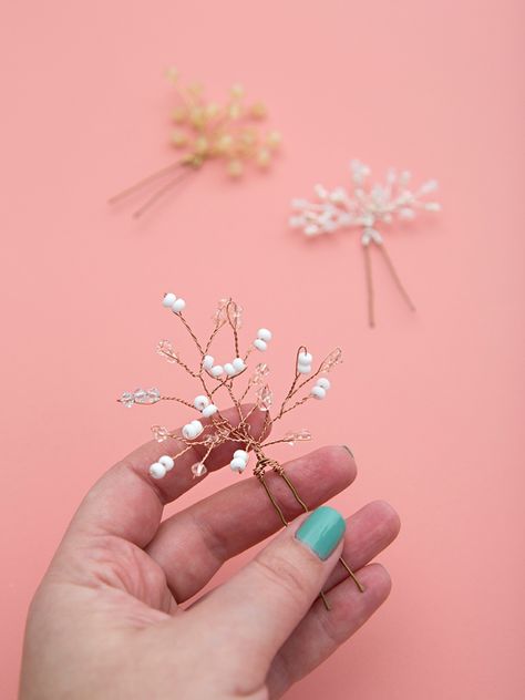 Learn how to make this stunning vine-style bridal hair pin! It's easier than you think! Juda Hairstyles, Diy Bridal Hair, Simple Bridal Hair, Hair Pins Diy, Bun Wedding, Bridal Hair Pin, Rhinestone Hair Pin, Beaded Hair, Crystal Hair Pins