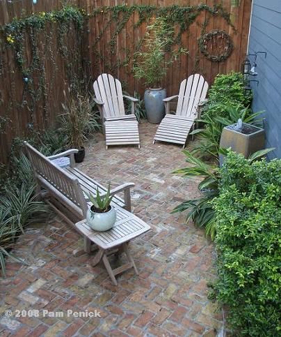 My sister's Houston garden - Digging Enclosed Courtyard, Small Patio Design, Garden Pavers, Small Outdoor Patios, Backyard Ideas For Small Yards, Screen Plants, Small Courtyard, Courtyard Ideas, Court Yard