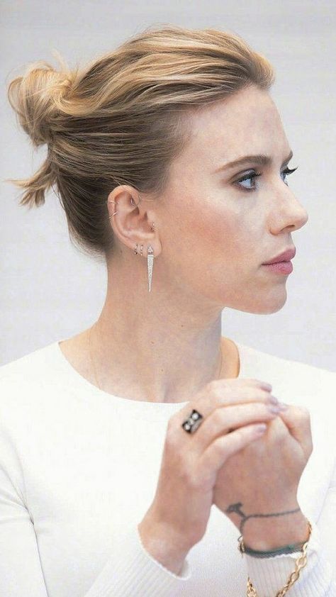 Growing Your Hair Out, Lobe Piercing, Scarlett Johansson, Womens Haircuts, Up Hairstyles, Bun Hairstyles, Earings Piercings, Scarlet, Hair Lengths