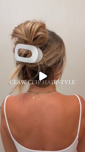 anna woodring on Instagram: "just now understanding the hype about flat claw clips 🤍   #hairtutorial #hairstyle #clawcliphairstyle #flatclawclip #explorepage #explore #trendingaudio #updohairstyles #hairinspiration" Flat Claw Clip, Teleties Flat Clip Hairstyles, Flat Clip Hairstyles, Big Clip Hairstyles, Flat Claw Clip Hairstyles, Short Hair Claw Clip Hairstyles, Claw Clips Hairstyles, Easy Claw Clip Hairstyles, Bun Claw Clip