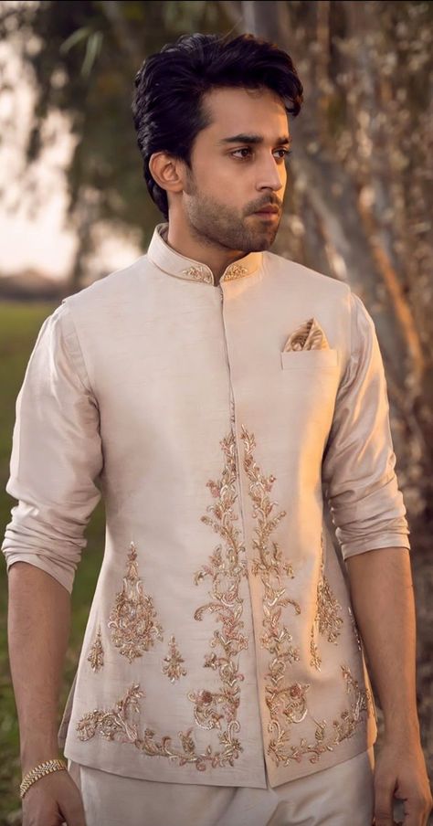 Wedding Kurta For Men Indian Groom, Dhoti Kurta For Men Indian Weddings, Engagement Dress For Groom, Indian Wedding Clothes For Men, Sherwani For Men Wedding, Wedding Kurta For Men, Mens Wear Wedding, Groom Dress Men, Indian Groom Wear