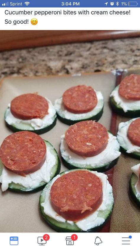 Cream Cheese Pepperoni, Pepperoni Snack, Pepperoni Bites, Cucumber Cream Cheese, Cucumber Snacks, Ww Lunch, Balanced Recipes, Diet Lunch, Chocolate Layer Cake