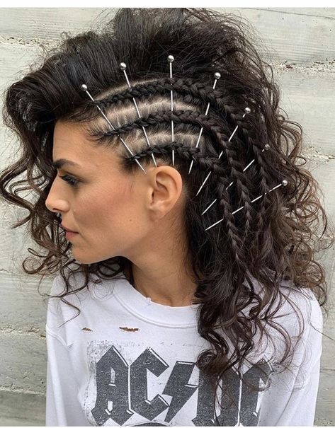 Crazy Halloween Hairstyles, Halloween Mannequin, Viking Hair, Hair Tutorials Easy, Halloween Hair, Curly Hair Tips, Half Up Hair, Grunge Hair, Perfect Hair