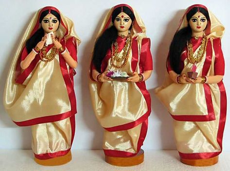 Traditional Dress of West Bengal - Holidify Barbie India, Navratri Ideas, Kitty Party Themes, Kitty Party Games, Indian Dolls, Wedding Doll, Kitty Party, Clay Faces, Black And White Theme