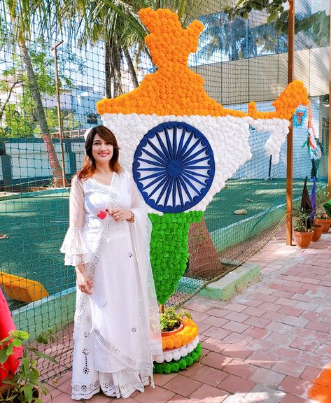 Republic Day School Decoration, 26 January Republic Day Decoration Idea, 15 August Decoration Ideas, Tricolour Food, Concert Theme, Fun Rainy Day Activities, Independence Day Activities, Money Images Cash Indian, Creative Booths