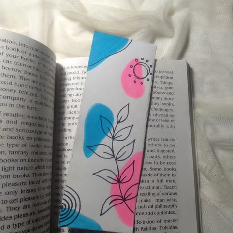 Canvas Bookmarks Easy, Aesthetic Easy Bookmarks, Easy Aesthetic Bookmarks, Easy Bookmarks Handmade, Simple Colourful Drawing, Easy Bookmark Designs, Cute And Easy Bookmarks, Easy Doodle Bookmarks, Drawing Using Highlighter