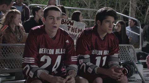 “teen wolf returns tonight. are you ready?!” Teen Wolf Lacrosse, Teen Wolf Season 6, Teen Wolf Movie, Scott And Stiles, Teen Wolf Scott, Teen Wolf Seasons, Dylan Obrian, Teen Wolf Stiles