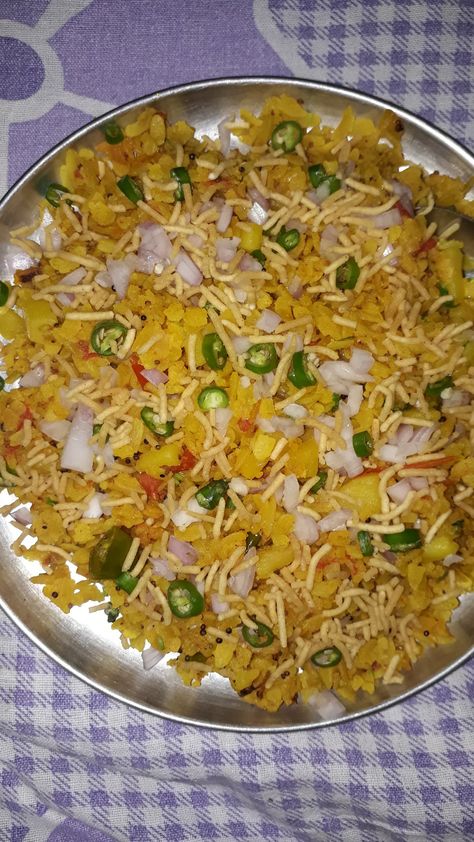 Poha Poha Snapchat, Poha Snap, Food Core, Tea Lover Quotes, Easy Bun Hairstyles For Long Hair, Home Made Food, Indian Outfits Lehenga, Easy Bun, Easy Bun Hairstyles