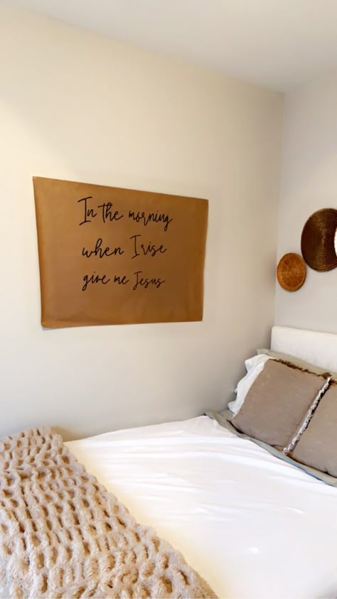 Biblical Room Decor, Above Bed Decor College, Room Banner Aesthetic, Christian Dorm Room Ideas, Christian Dorm Room, Christian Apartment, Christian Bedroom Ideas, Christian Room Ideas, Tapestry Above Bed