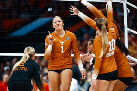 Ut Volleyball, Volleyball Hype, Longhorns Volleyball, Texas Volleyball, Volleyball Vibes, Volleyball Life, Volleyball Practice, Volleyball Inspiration, Ut Austin