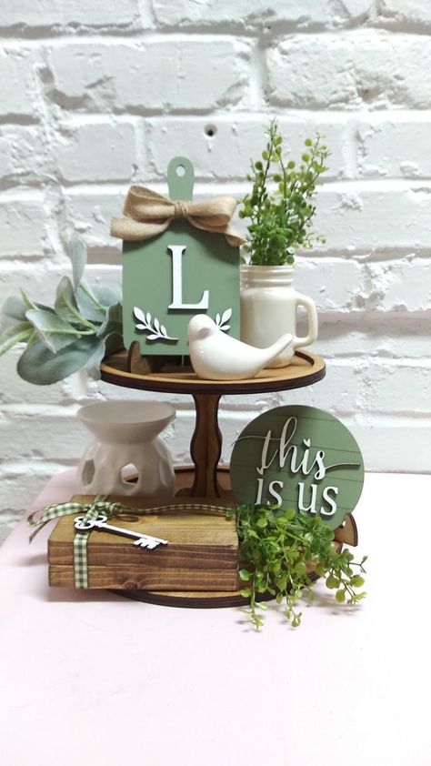 Kitchen Wood Decor, Farmhouse Tray Decor, Types Of Interior Design Styles, Year Round Decor, Moss Color, Living Room Types, Casa Vintage, Burlap Bow, Sign Decor