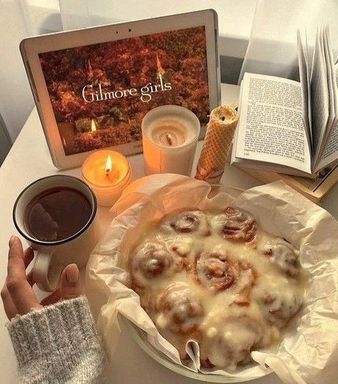 Fall Bucket List, Pumpkin Spice Season, Fall Feels, Autumn Cozy, Autumn Aesthetic, Girl Falling, Cozy Fall, Gilmore Girls, Cinnamon Rolls