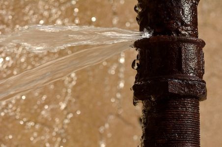 Older homes often see rust on cast iron plumbing, but it doesn't need to become a large-scale re-plumbing job. Instead, try these steps to fix the problem area. Pipe Repair, Flood Damage, Leak Repair, Plumbing Emergency, Plumbing Problems, Concrete Pool, Restoration Services, Liquid Detergent, Protecting Your Home