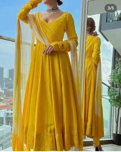 Navarathri Outfits, Yellow Frock Suit, Panel Anarkali Dress, Lehenga Aesthetic, Haldi Dress Ideas, Haldi Outfits, Haldi Outfit, Long Frock Designs, Yellow Suit