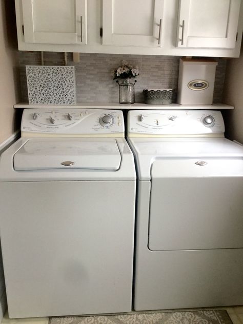 Double Wide Laundry Room Ideas, Trailer Laundry Room Ideas, Single Wide Remodel Kitchen, Double Wide Laundry Room Remodel, Mobile Home Laundry Room Ideas, Mobile Home Organization Single Wide, Trailer Remodel Single Wide Diy Kitchen, Doublewide Mobile Home Kitchen Remodel, Mobile Home Laundry Room Makeover