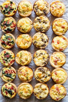 Mini Quiche 4 maneras | Colina culinaria Mini Quiche Recipes, Elegant Appetizers, Mini Quiches, Mini Quiche, Snacks Für Party, Quiche Recipes, Brunch Party, Finger Food, Clean Eating Snacks