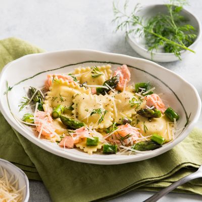 Buttered Salmon, Asparagus And Cheese, Four Cheese Ravioli, Italian Pasta Sauces, Pumpkin Alfredo Sauce, Salmon Asparagus, Dill Recipes, Ravioli Pasta, Sauce For Salmon