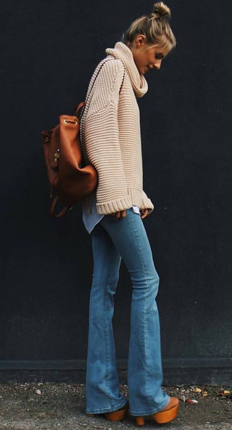 Flare Jeans Outfit, Looks Jeans, Estilo Hippie, Jeans Outfit, Mode Vintage, Looks Style, Fall Winter Outfits, Outfits Casuales, Primavera Estate