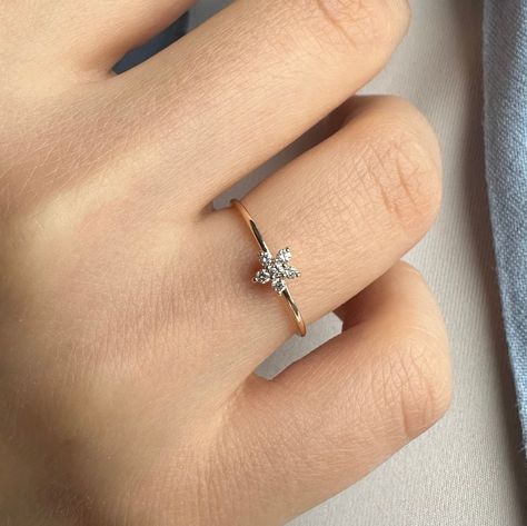 Gold Diamond Star Ring Minimal Genuine Diamond Ring Gold Flower VS Diamond Ring 14K Solid Gold Star Ring Five Diamond Star Shape Ring Gold Bengal, Minimal Rings, Minimalist Diamond Rings, Gold Initial Pendant, Ring Minimal, Minimal Gold, Gold Flower Ring, Zierlicher Ring, Gold Ring Designs