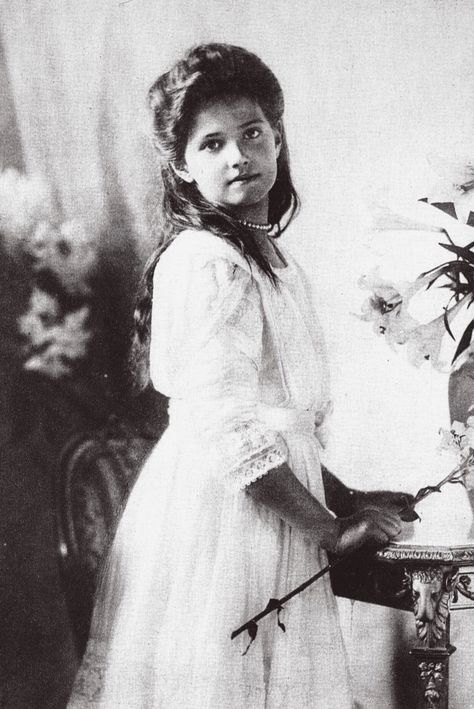 Maria Nikolaevna in 1910 Romanoff Family, Maria Romanov, Maria Nikolaevna, Russian Royalty, Familia Romanov, Alexei Romanov, Romanov Sisters, Anastasia Romanov, Princesa Real