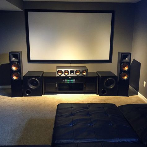 Ohio home theater fan blends Klipsch speakers with dual SVS PB-2000 Subwoofers to create an intense movie and game night experience. Klipsch Speakers, Basement Home Theater, Home Theater Room Design, Theater Room Design, Home Cinema Room, Home Theater Decor, Best Home Theater, Home Theaters, Home Theater Setup