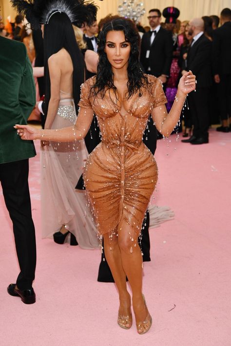 Kim Kardashian’s wet look at the Met Gala 2019 Kim Kardashian Met Gala, Kardashian Met Gala, Met Gala Dresses, Revealing Outfits, Kim Kardashian Outfits, Met Ball, Kardashian Outfit, Kim Kardashian And Kanye, Poppy Delevingne