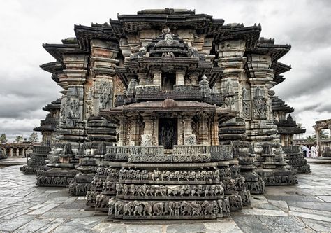 Building Design Ideas, Ancient Structures, Temple India, Indian Temple Architecture, Carving Sculpture, India Architecture, Ancient Indian Architecture, Indian Sculpture, Temple Architecture