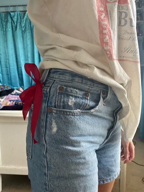 Ribbon Belt Jeans, Ribbon On Jeans, Ribbon Jeans, Life Vibes, 2023 Outfits, How To Tie Ribbon, Fire Fits, Cute Fits, Fitness Inspo