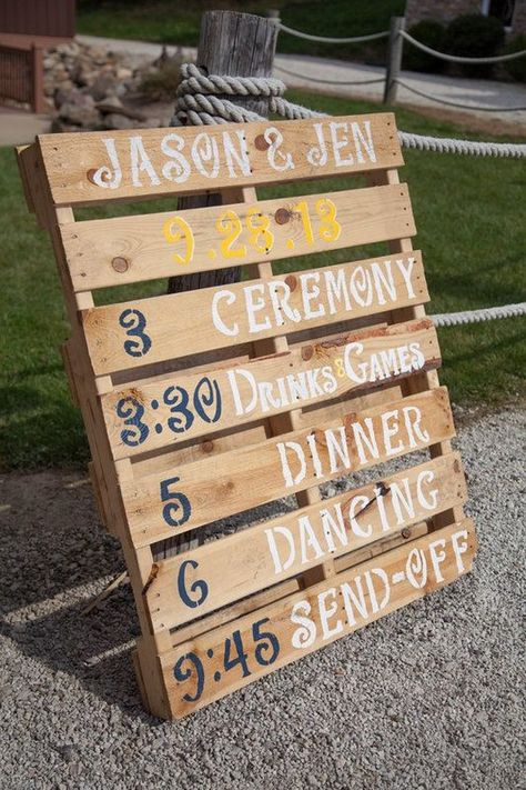 rustic wooden pallet wedding sign / http://www.himisspuff.com/rustic-wood-pallet-wedding-ideas/9/ Pallet Wedding Signs, Pallet Signs Diy, Pallet Wedding, Boda Diy, Rustic Wedding Diy, Burlap Wedding, Pallet Signs, Sunflower Wedding, Diy Pallet Projects