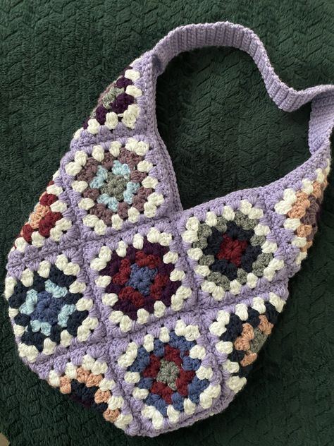 Downtown Crochet, Granny Square Tote Bag, Granny Square Tote, Crochet Project Ideas, Car Trip, Crochet Purse Patterns, Crochet Tote Bag, Crochet Purse, Crochet Tote