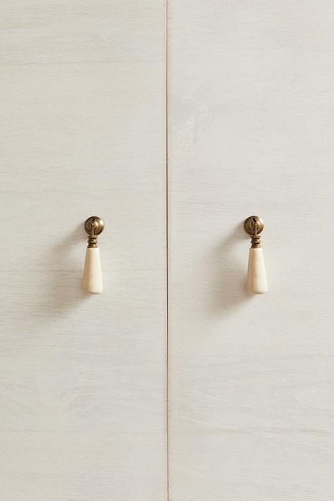 DROPLET DOOR KNOB (PACK OF 2) - White | ZARA United States Mid Century Modern Door, White Shaker Cabinet, Closet Door Knobs, Stainless Steel Door Handles, Interior Door Knobs, Unique Knobs, Door Handles Modern, Dresser Knobs And Pulls, Bifold Closet Doors