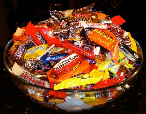 Halloween candy, Halloween treats, halloween, trick or treat, candy bowl, aesthetic Aesthetic Candy, Bowl Aesthetic, Halloween Sleepover, Halloween Candy Bowl, Halloween Sweets, Candy Bowl, Halloween Trick Or Treat, Halloween Hacks, Halloween Candy