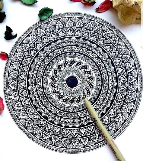 Mandala Art For Gifting, Round Mandala Design Patterns, Round Mandala Art, Mandala Art Circle, Round Mandala Design, Mordan Art, Circle Mandala Art, Mandala Sketch, Mandala Drawings