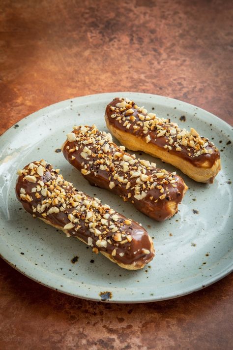 Hazelnut Eclairs, Dessert Canapes, Dainty Cakes, Eclairs Recipe, Nutella Mousse, Bakery Aesthetic, Eclair Recipe, Cream Horns, Baking Gadgets