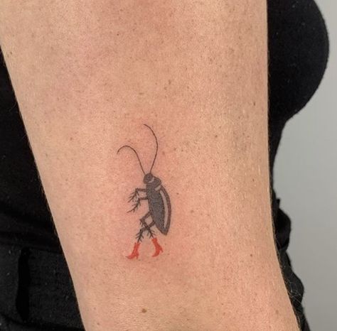 Linework Fish Tattoo, Stick And Poke Tattoo Color, Silly Goofy Tattoos, Cool Stick And Pokes, Bug Back Tattoo, Tattoo Ideas Bugs, Realistic Bug Tattoo, Unhinged Tattoo Ideas, Woodlouse Tattoo