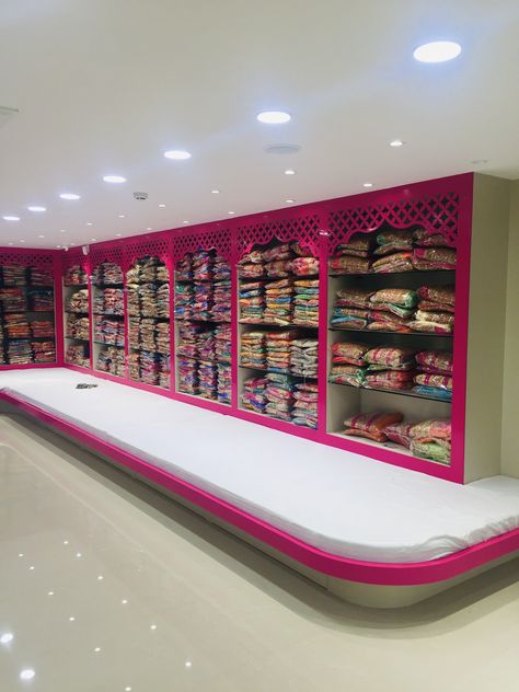 Cloth Showroom Interior Design Display, Saree Counter Design, Saree Showroom Design, Garment Shop Counter Design, Saree Showroom Interior Design, Shop Counter Design Clothes, Garments Shop Counter Design, Clothing Store Counter Design, Saree Shop Interior Design