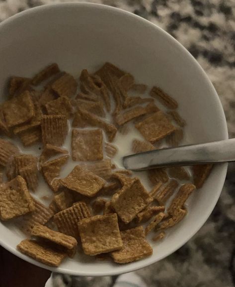 Causal Summer Outfits, Golden Grahams, Best Cereal, Chicago Aesthetic, Breakfast Aesthetic, Heart Bowl, Smores Cookies, Packing List For Vacation, Nyc Aesthetic