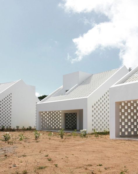 Modern Vernacular Architecture, Mediterranean Small House, Mediterranean Architecture Modern, Cabin Contemporary, Commercial Facade, Vernacular House, Mediterranean Villas, White Architecture, Rural Architecture