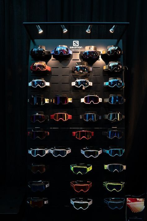 Helmet Display Ideas, Shoes Displays, Motorcycle Showroom Interior, Shop Design Interior, Commercial Gym Design, Helmet Display, Custom Shelf, Motorcycle Stand, Slat Wall Display