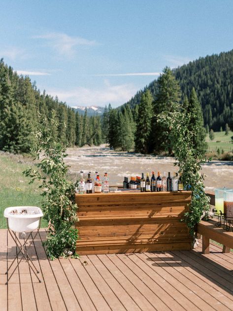 Bright Montana Wedding Day with Pops of Color - Rocky Mountain Bride 320 Guest Ranch Montana, Small Montana Wedding, Montana Wedding Aesthetic, Appalachian Mountain Wedding, Montana Mountain Wedding, Out West Wedding, Mountain Backyard Wedding, Montana Wedding Photography, Rocky Mountain Bride