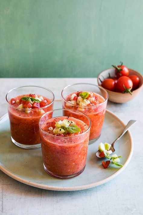 Gazpacho Soup, Spanish Summer, Mallorca Wedding, Foto Inspo, Food Soup, Summer Soiree, Summer Food, Spanish Food, Gazpacho