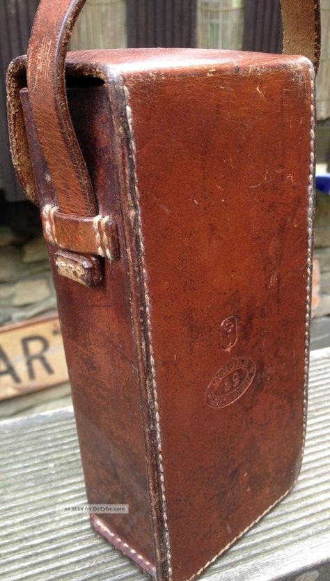 Vintage Leather Bag, Native American Crafts, Leather Books, Swiss Army, Leather Pattern, Leather Bags Handmade, Leather Projects, Bottle Holders, Vintage Leather