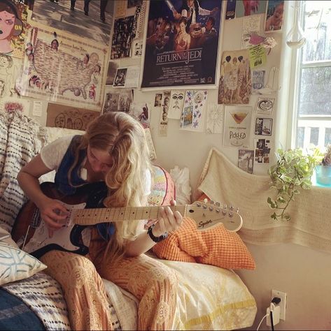 Karen Sirko, Taylor Jenkins Reid, Daisy Jones And The Six, Daisy Jones, Guitar Girl, Music Aesthetic, Teenage Dream, Dream Rooms