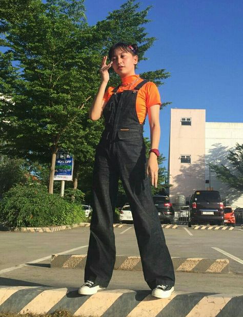 Skater Overalls Outfit, Black Overalls Outfit Aesthetic, Brown Overalls Outfits, Joji Concert, Overalls Outfit Aesthetic, Black Overalls Outfit, Enby Outfits, Overalls Fit, Brown Overalls