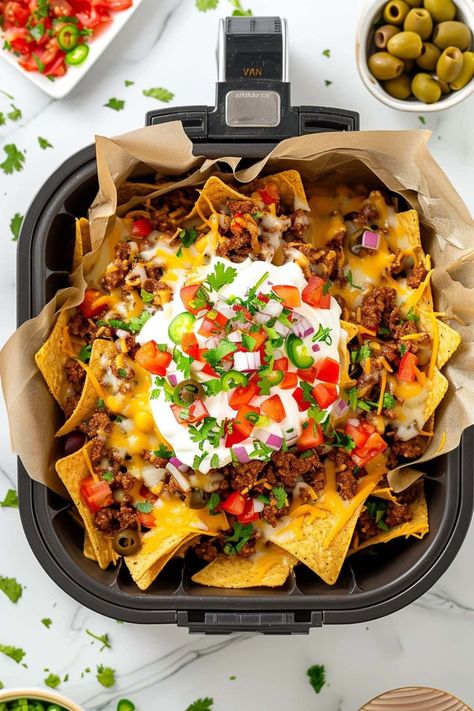 Grab these easy air fryer nachos while they’re hot! Between the taco-licious ground beef, juicy tomatoes, and gooey cheese, they’re not to be missed. Nacho Airfryer, Air Fryer Nachos Recipes, Healthy Nachos Recipe, Wood Fire Grill Recipes, Air Fryer Nachos, Ground Beef Nachos, Cheese Nachos, Healthy Nachos, Beef Nachos